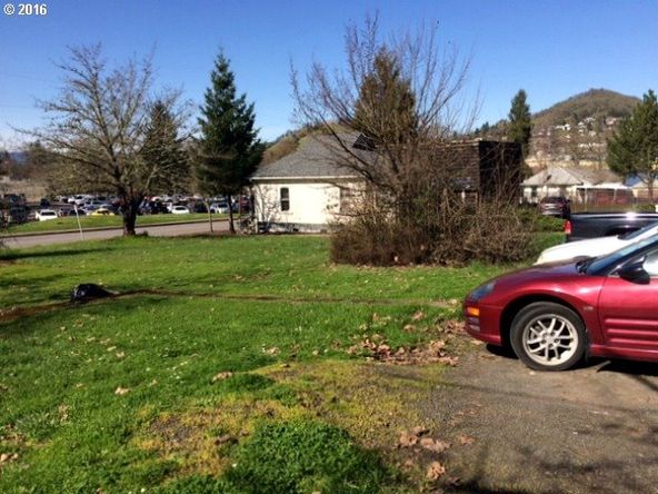 295 SE Fowler St, Roseburg, OR 97470